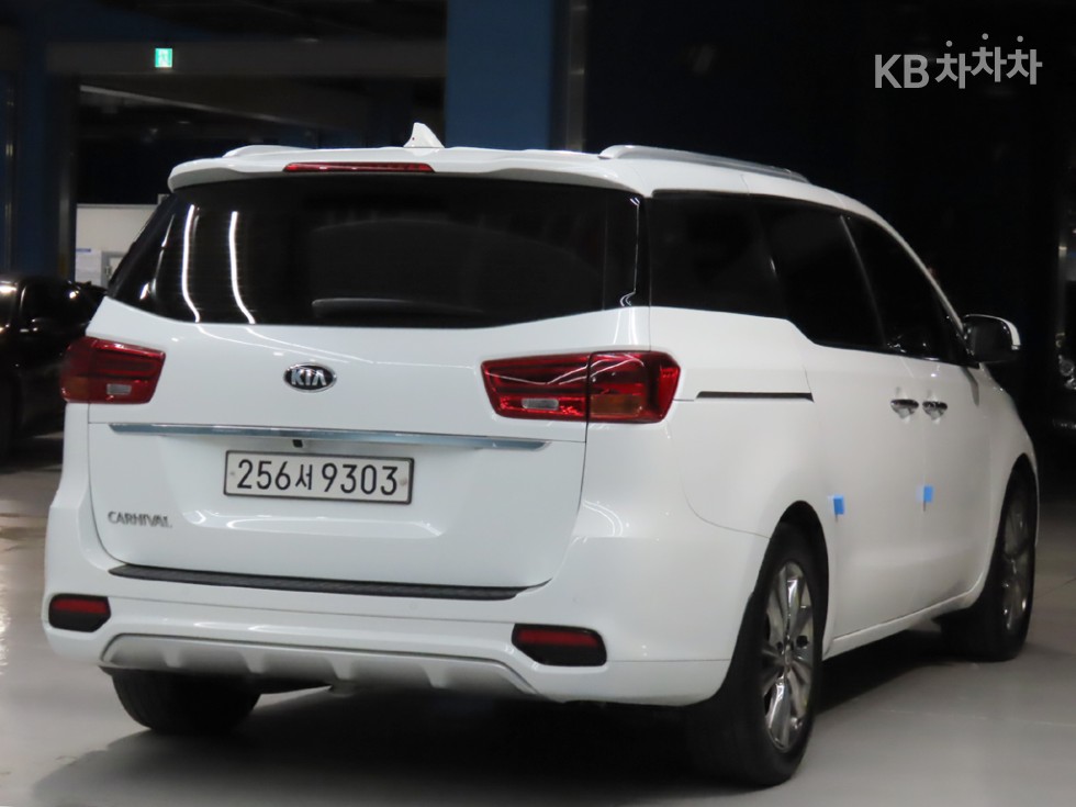 Kia Carnival — miniaturë 4