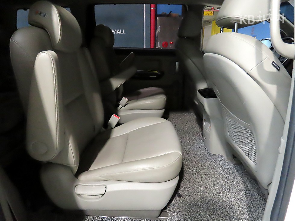 Kia Carnival — miniaturë 9