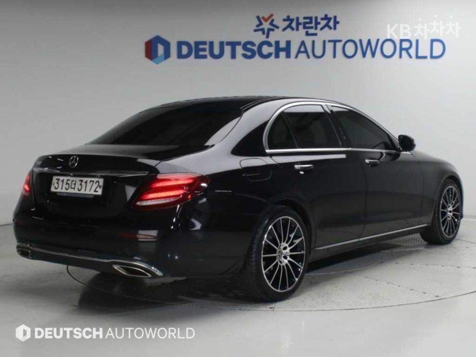 Mercedes-Benz E-klasse — miniaturë 4