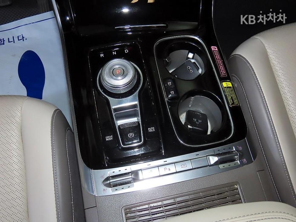 Kia Carnival — miniaturë 12