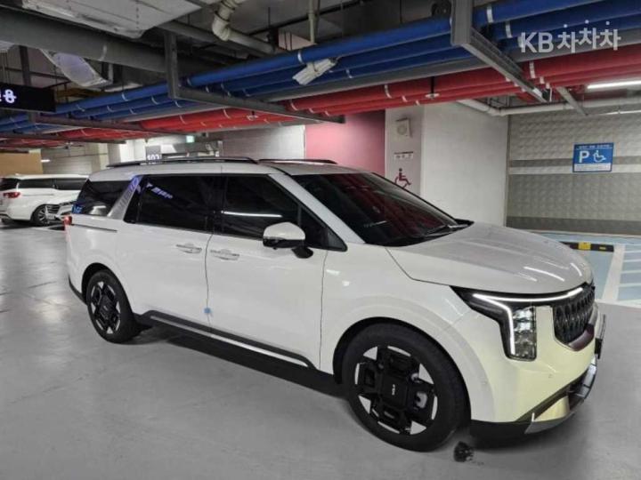 Kia Carnival — miniaturë 2