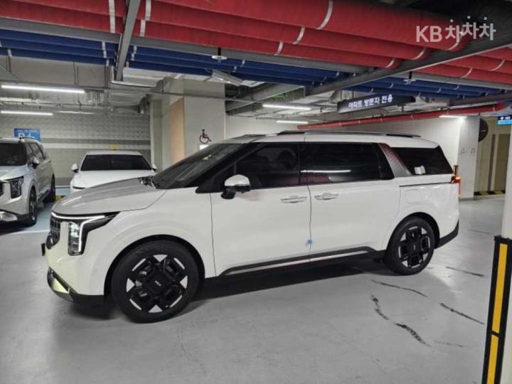 Kia Carnival — miniaturë 3