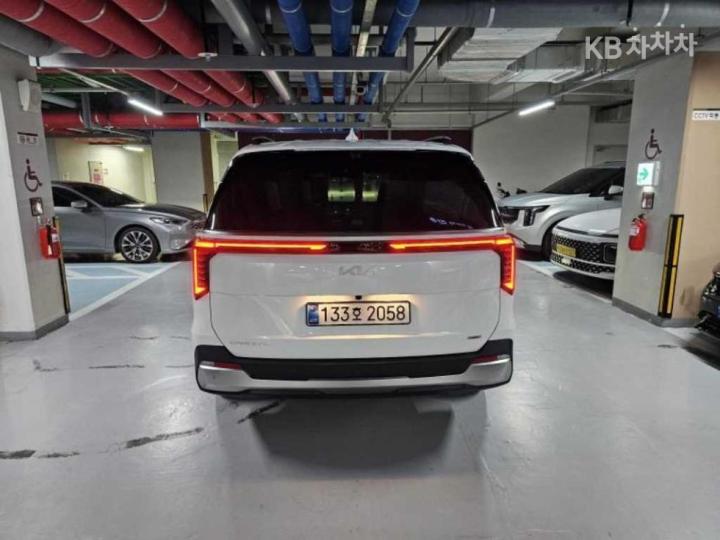 Kia Carnival — miniaturë 4