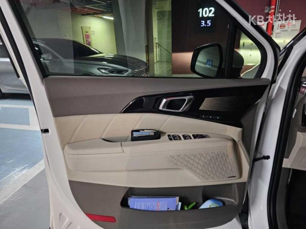 Kia Carnival — miniaturë 15