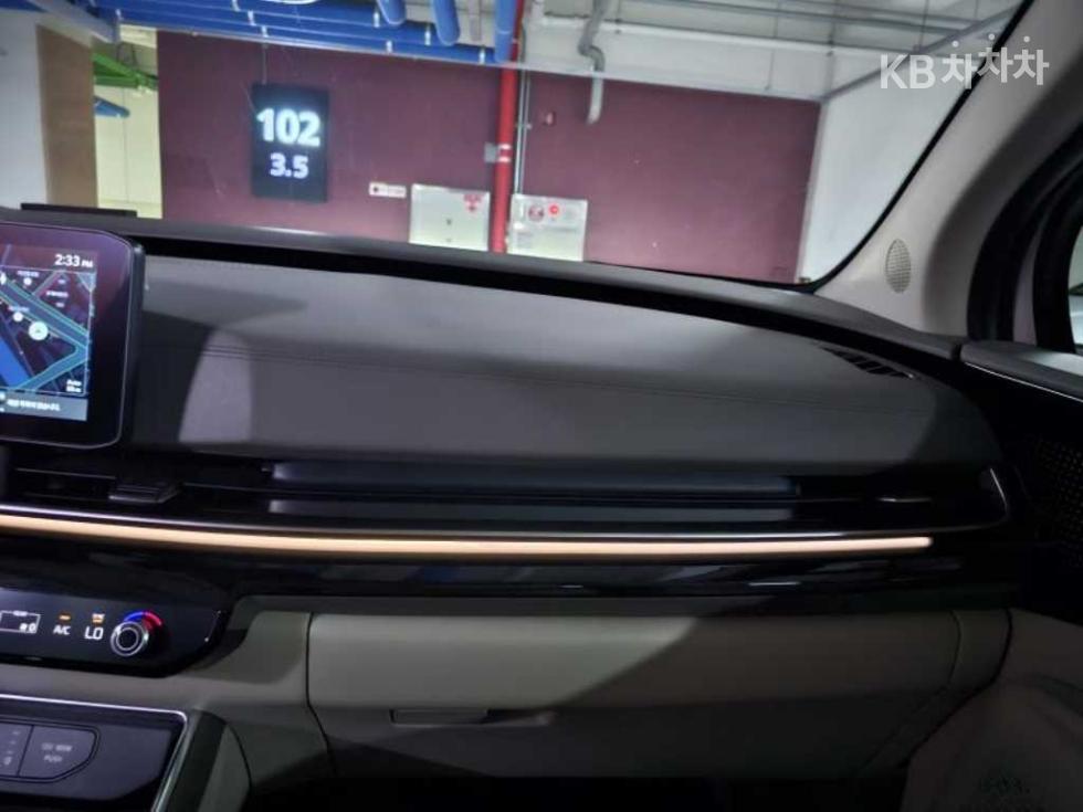 Kia Carnival — miniaturë 16