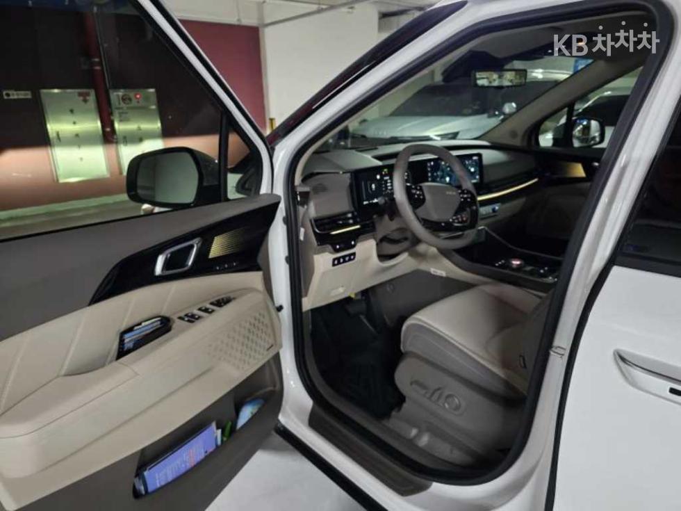 Kia Carnival — miniaturë 17
