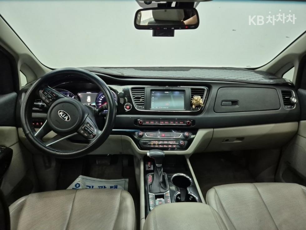 Kia Carnival — miniaturë 7