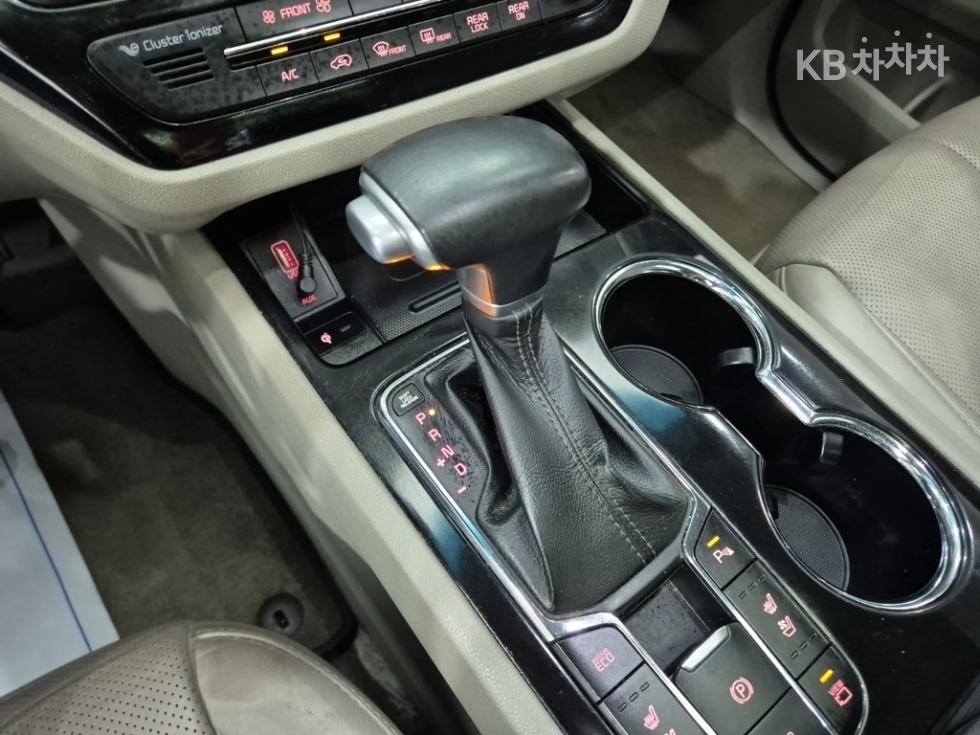 Kia Carnival — miniaturë 8