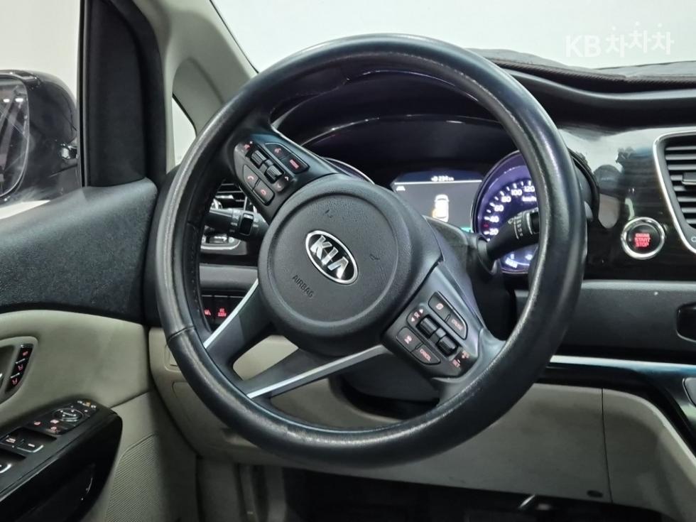 Kia Carnival — miniaturë 9