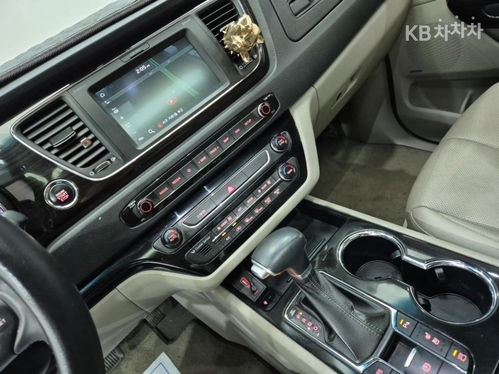 Kia Carnival — miniaturë 10