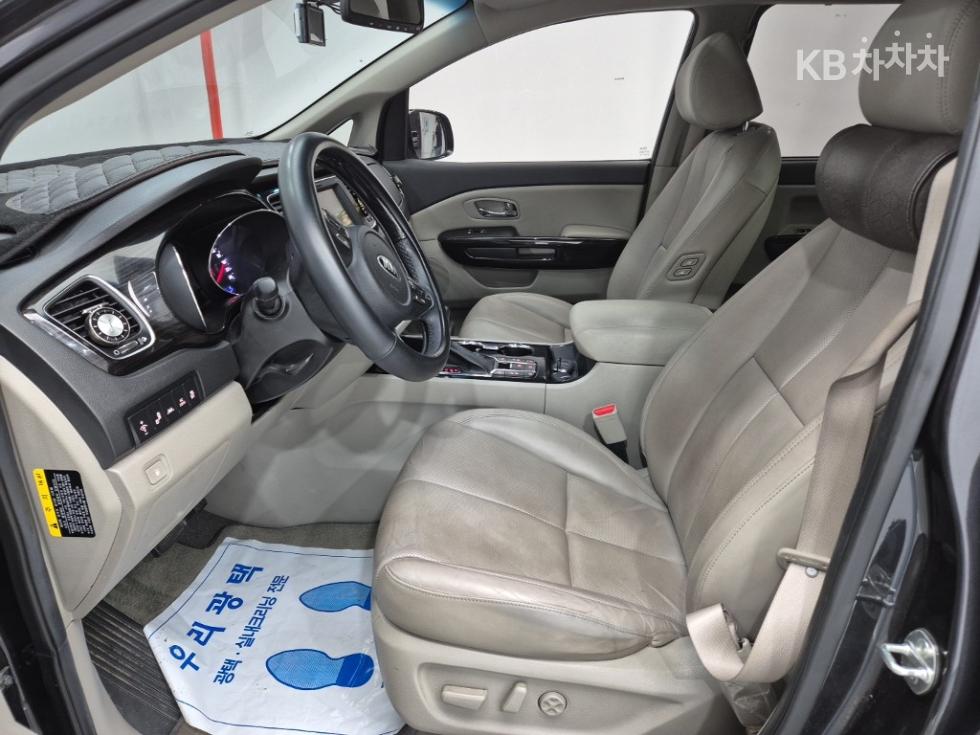 Kia Carnival — miniaturë 11