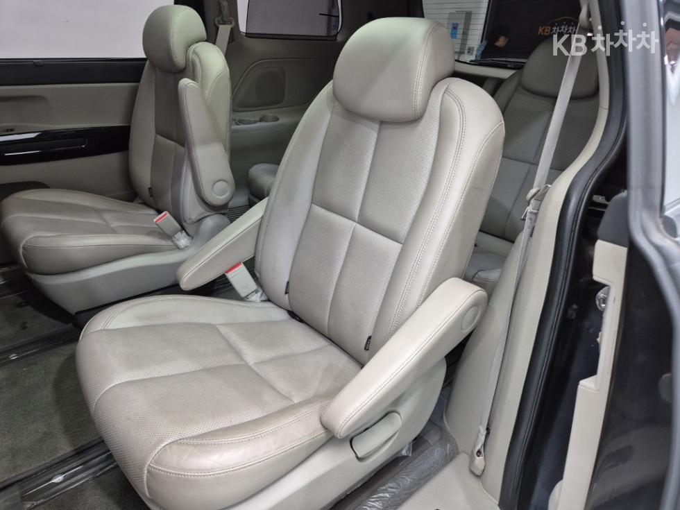 Kia Carnival — miniaturë 12