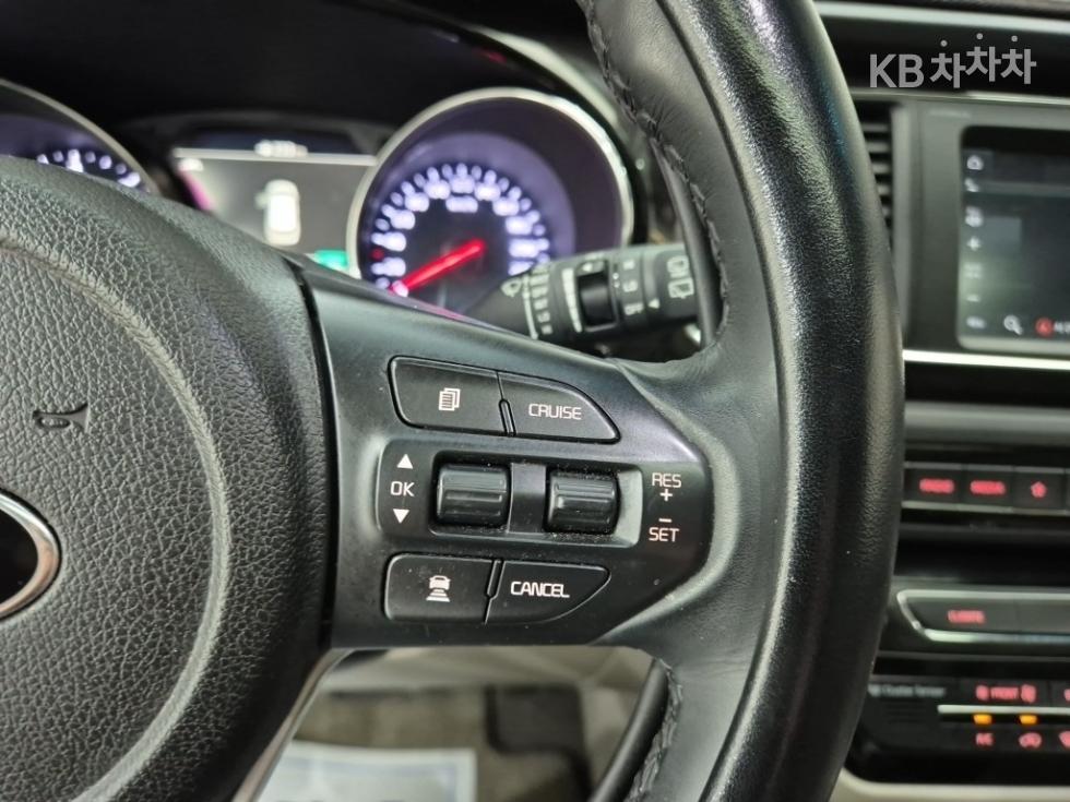 Kia Carnival — miniaturë 15