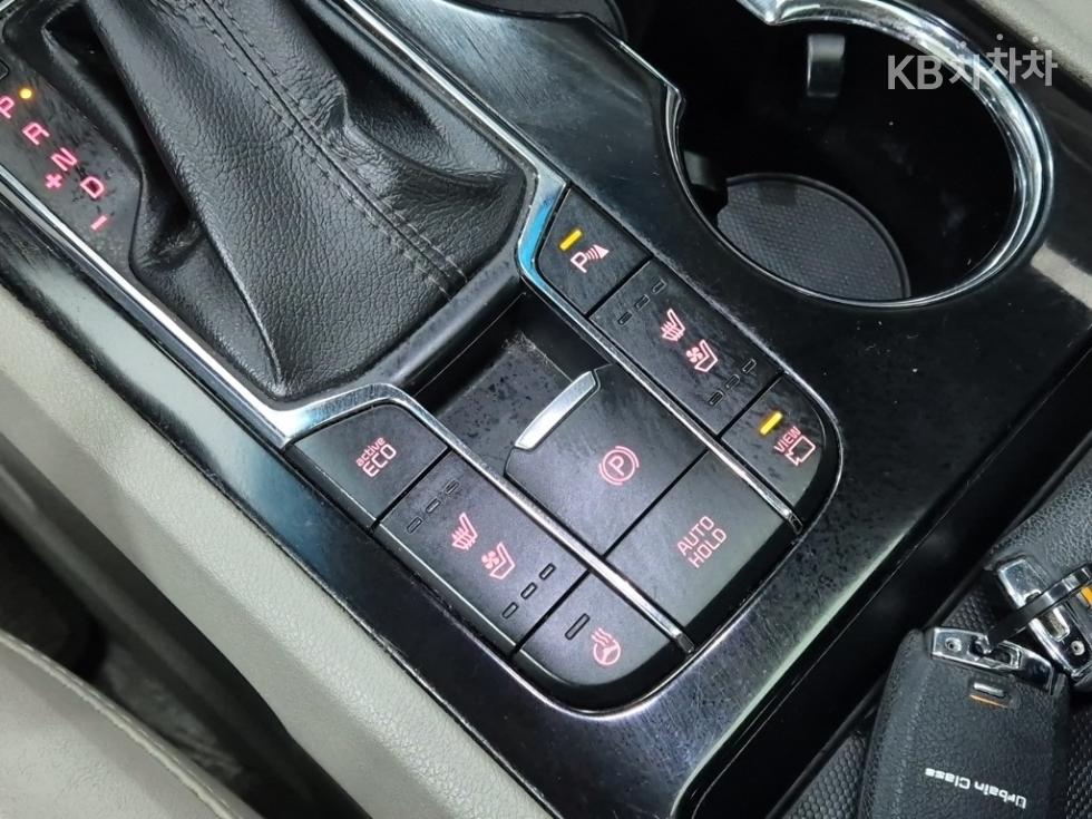 Kia Carnival — miniaturë 17