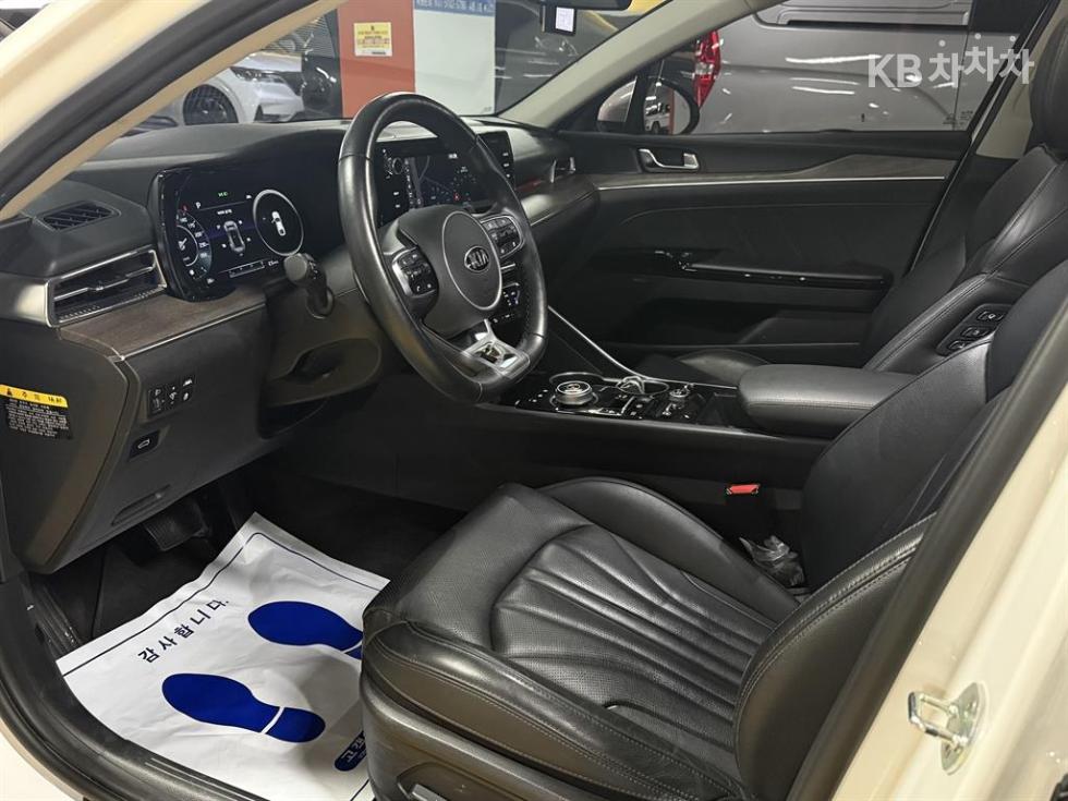 Kia K5 — miniaturë 9
