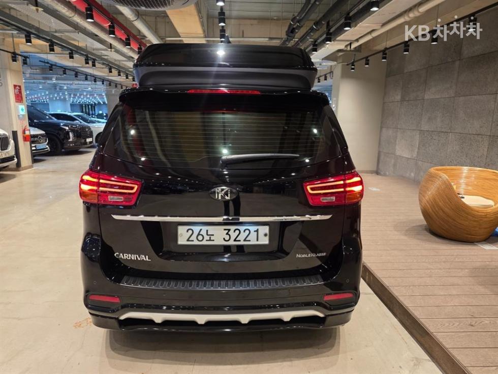 Kia Carnival — miniaturë 4