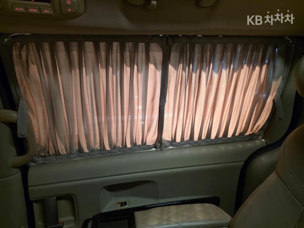 Kia Carnival — miniaturë 18