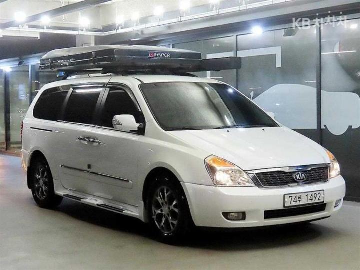 Kia Carnival camping car  basic — foto 1