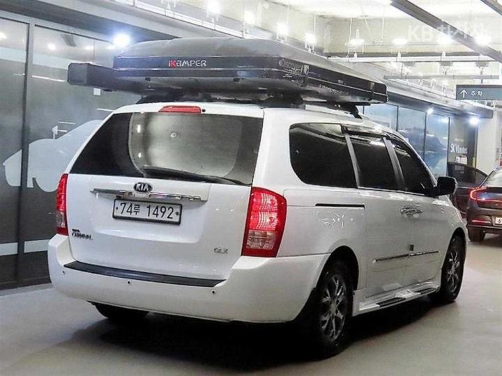 Kia Carnival — miniaturë 4