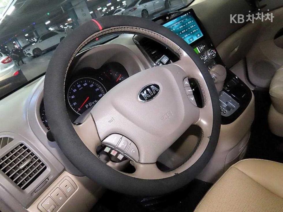 Kia Carnival — miniaturë 8