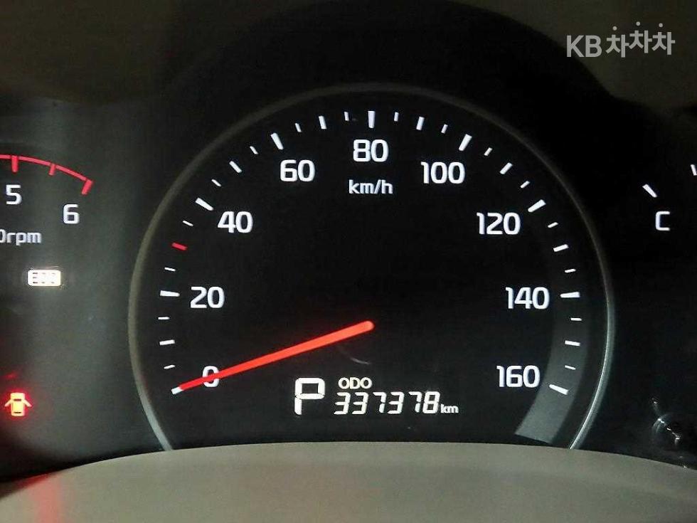 Kia Carnival — miniaturë 9