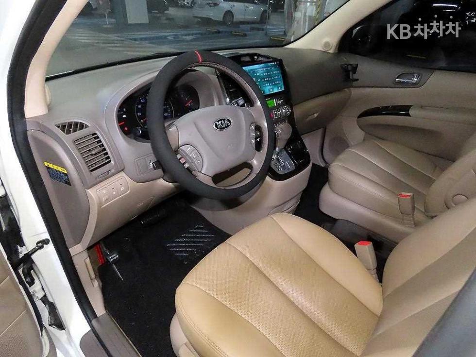 Kia Carnival — miniaturë 10