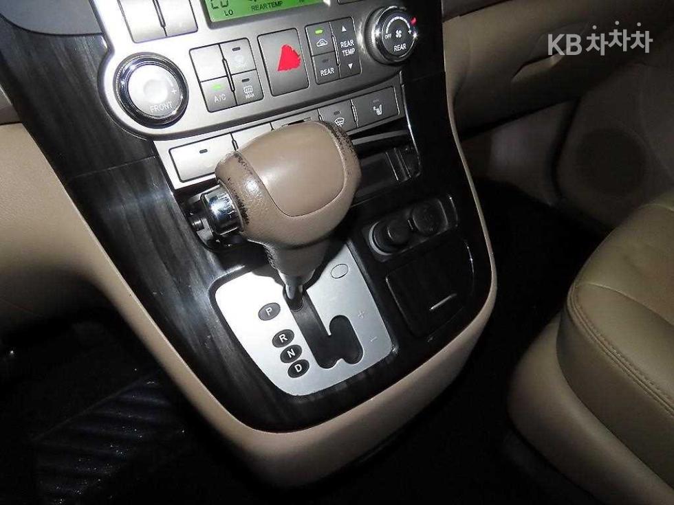 Kia Carnival — miniaturë 12