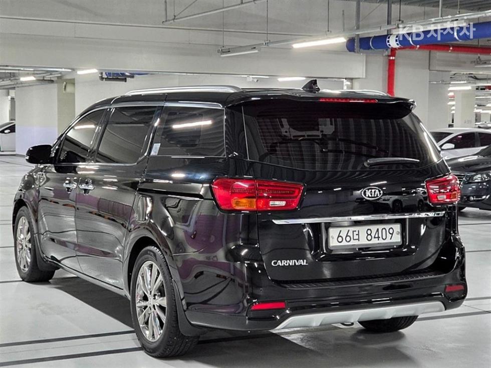 Kia Carnival — miniaturë 4