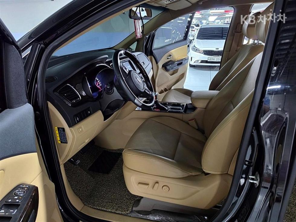 Kia Carnival — miniaturë 5