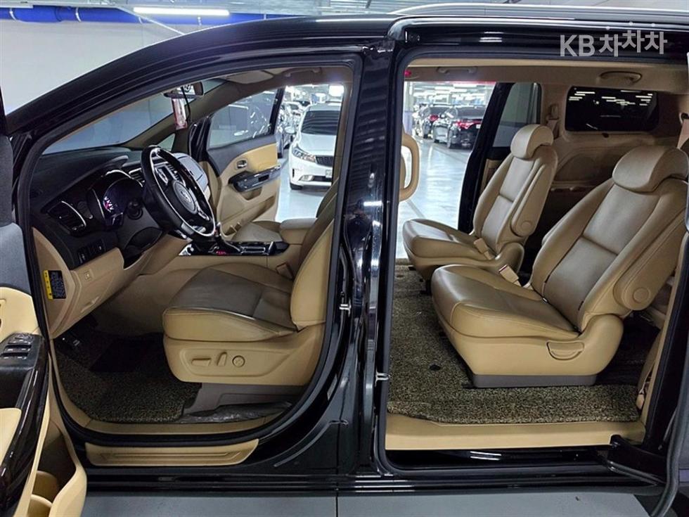 Kia Carnival — miniaturë 6