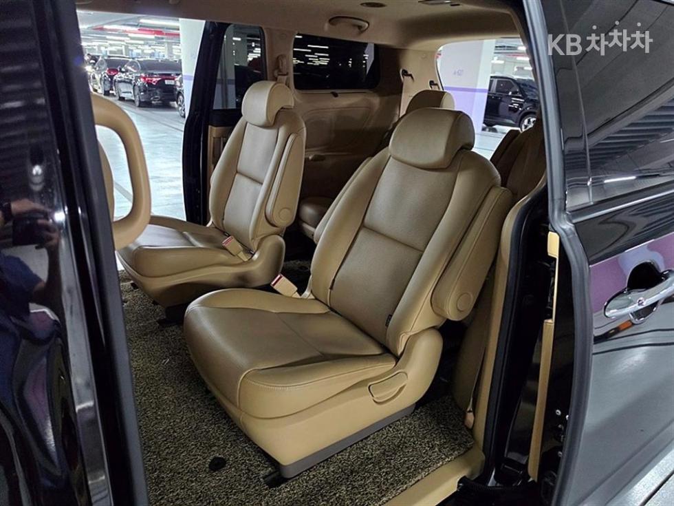 Kia Carnival — miniaturë 7