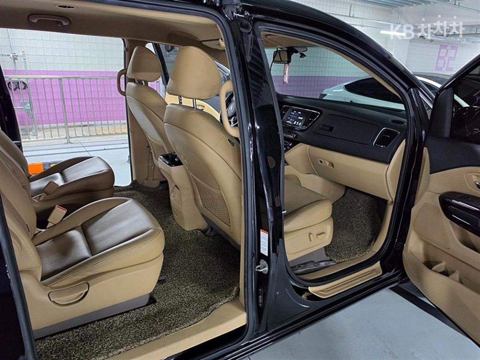 Kia Carnival — miniaturë 9