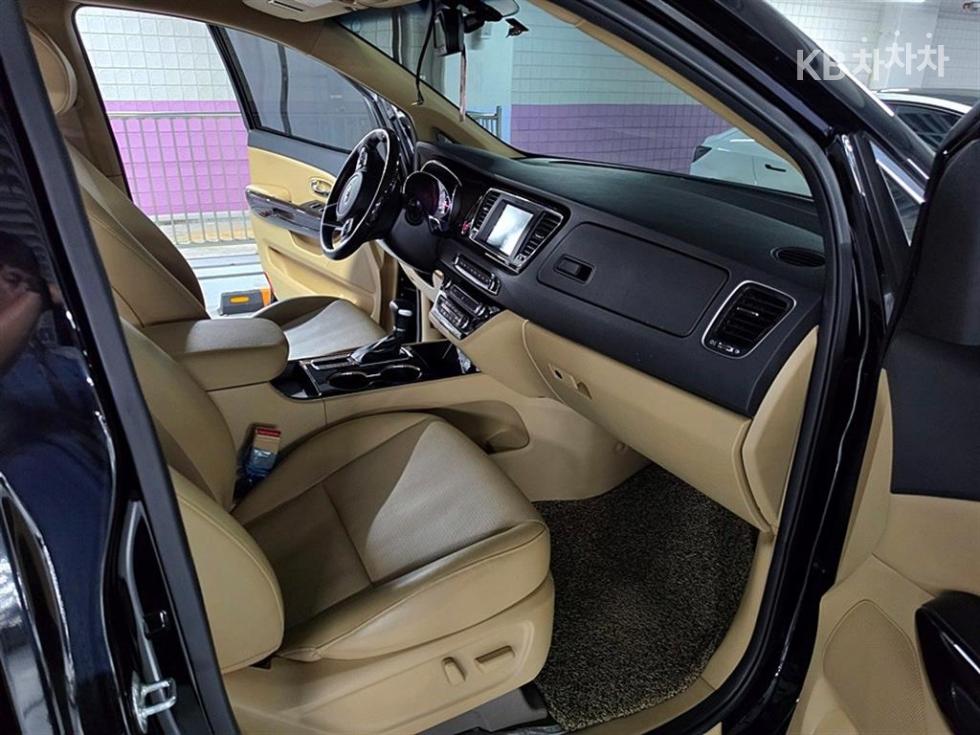 Kia Carnival — miniaturë 10