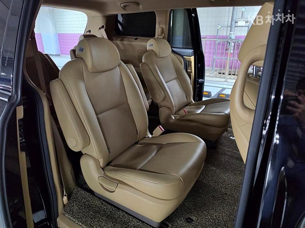 Kia Carnival — miniaturë 11