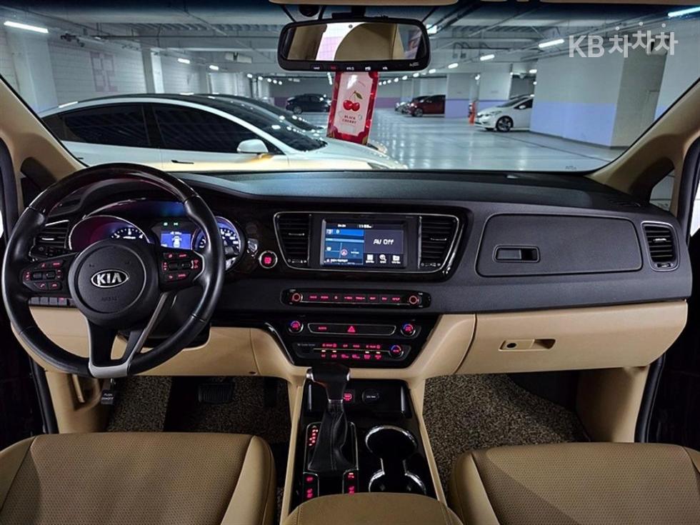 Kia Carnival — miniaturë 12