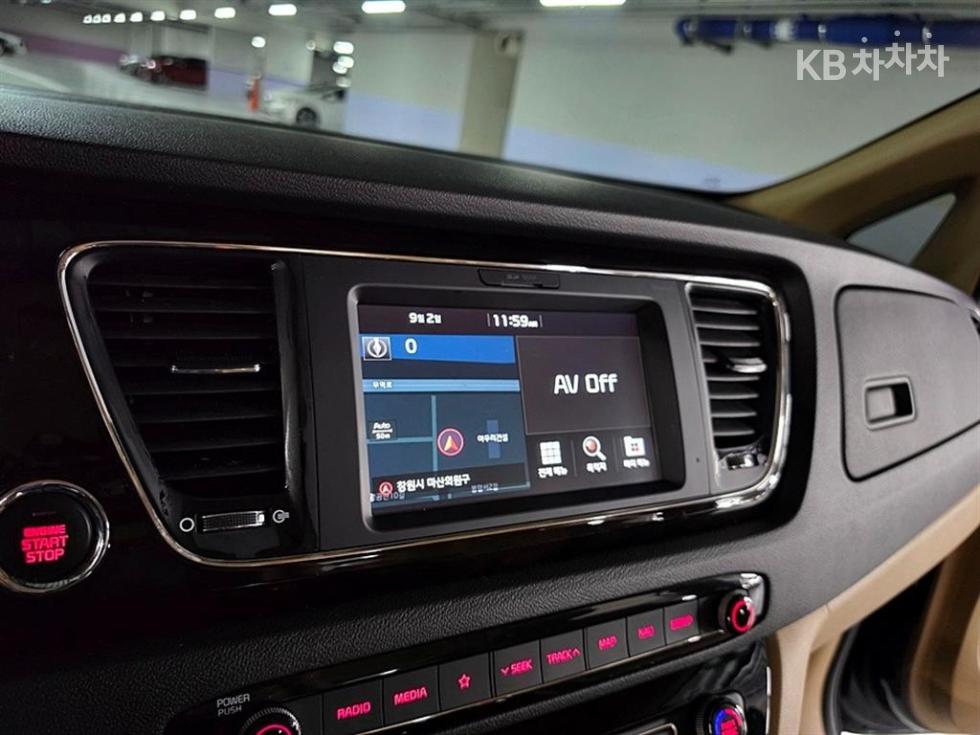 Kia Carnival — miniaturë 15