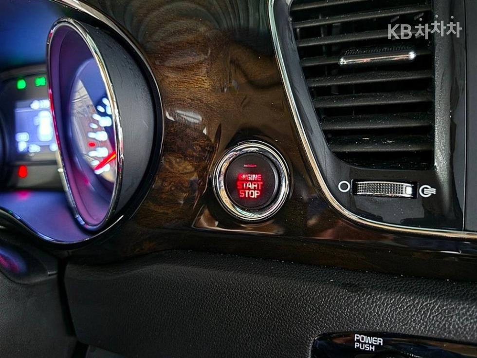 Kia Carnival — miniaturë 18