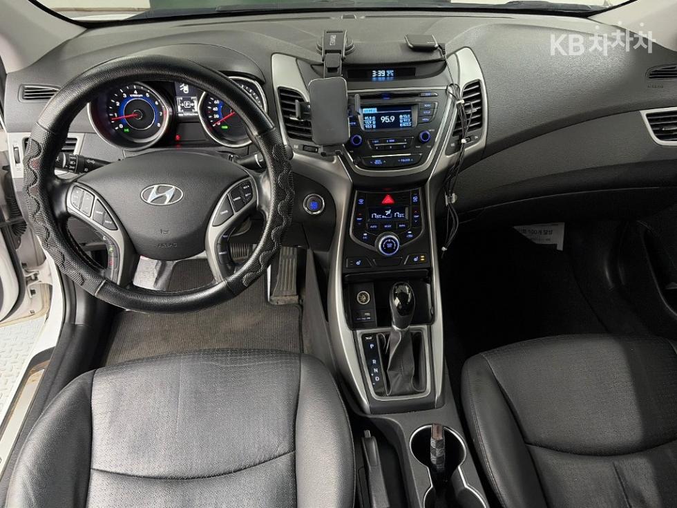 Hyundai Avante — miniaturë 7