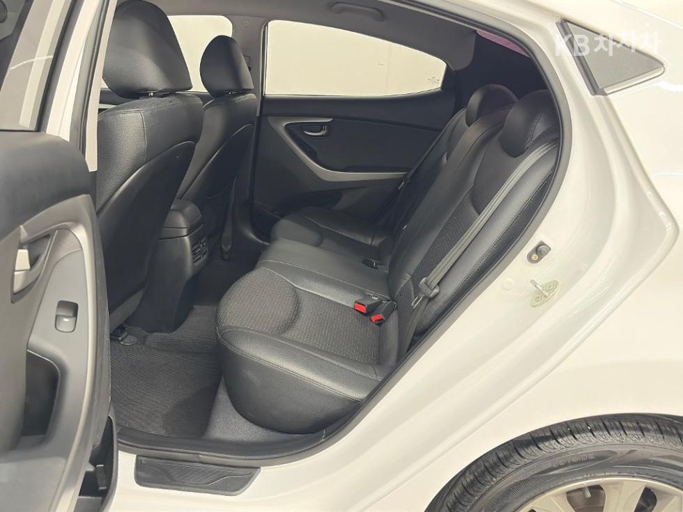 Hyundai Avante — miniaturë 12