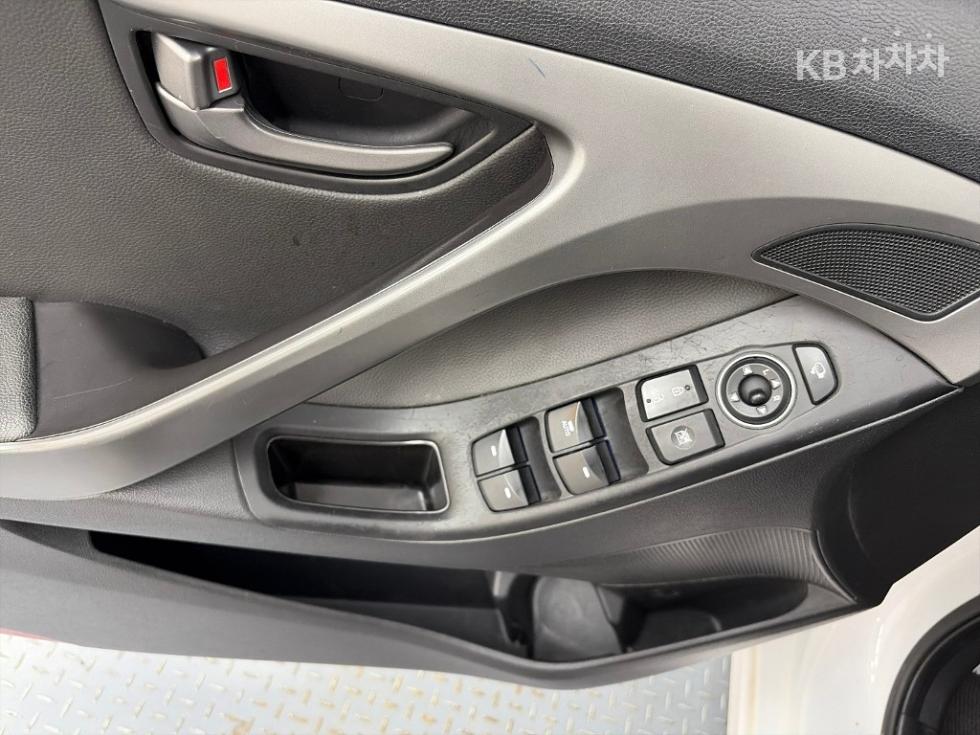 Hyundai Avante — miniaturë 14