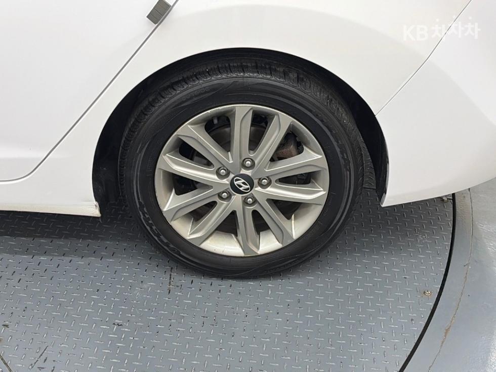 Hyundai Avante — miniaturë 18
