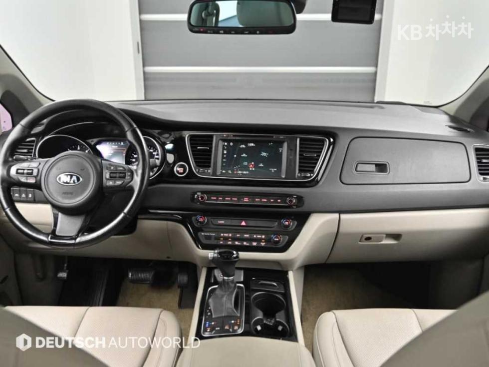 Kia Carnival — miniaturë 7