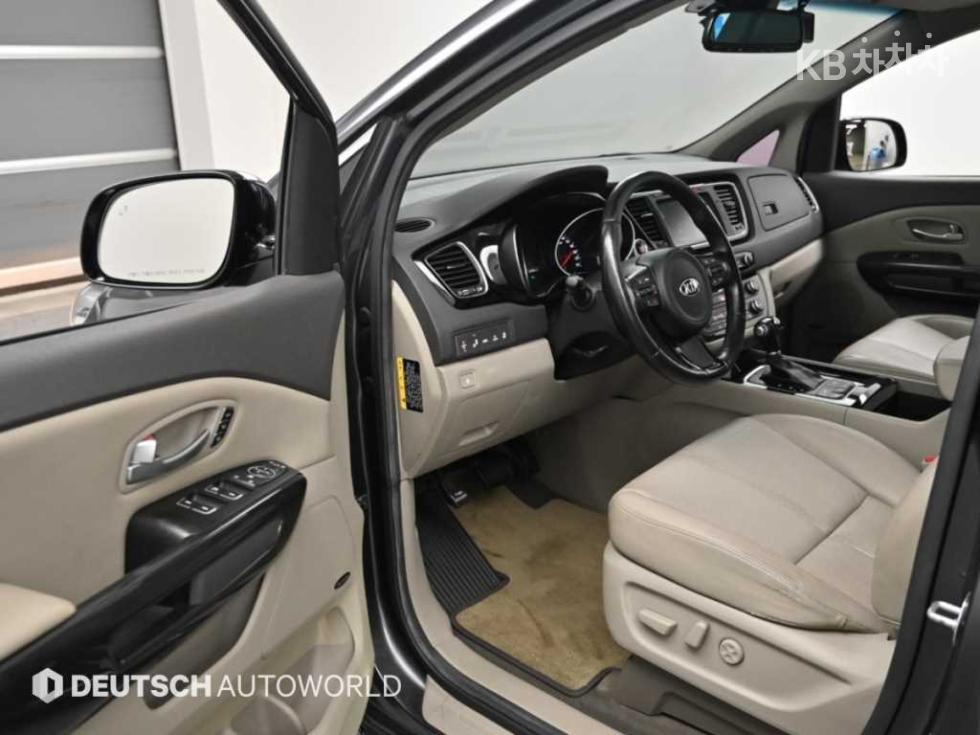 Kia Carnival — miniaturë 11