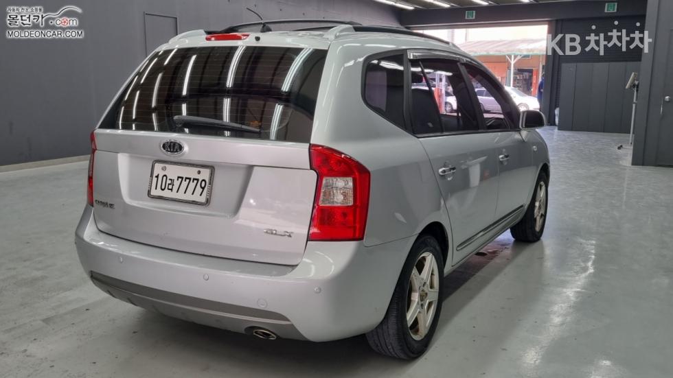 Kia Carens — miniaturë 2