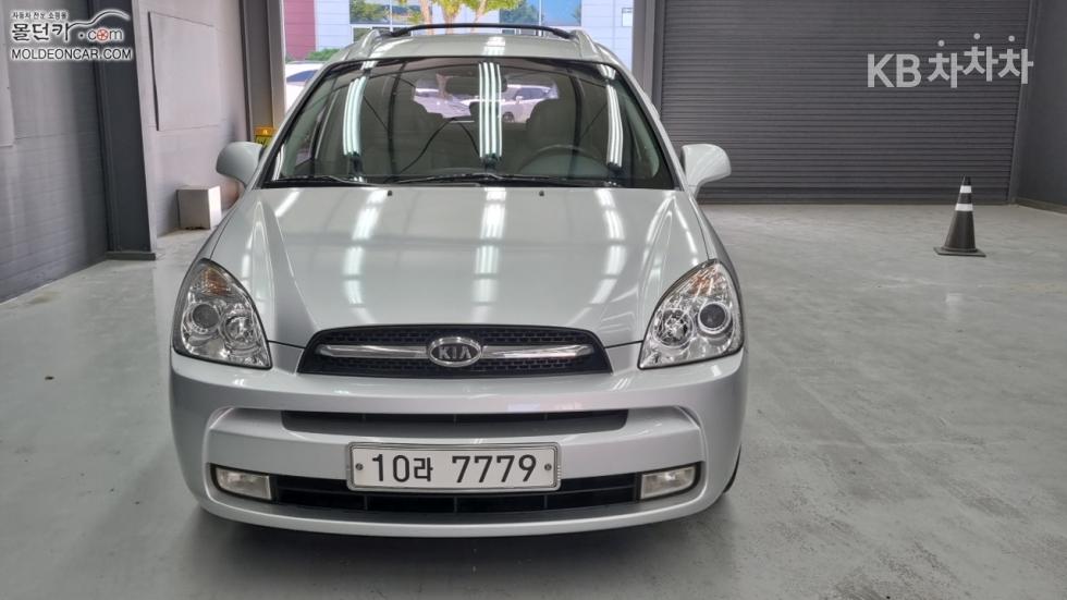 Kia Carens — miniaturë 3