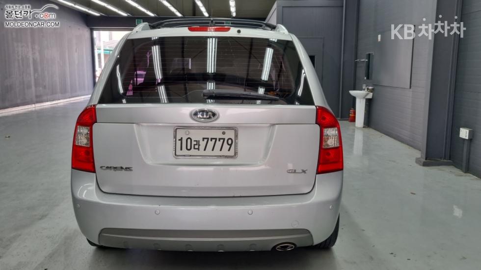 Kia Carens — miniaturë 4