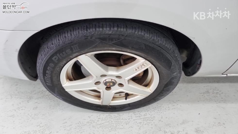 Kia Carens — miniaturë 6