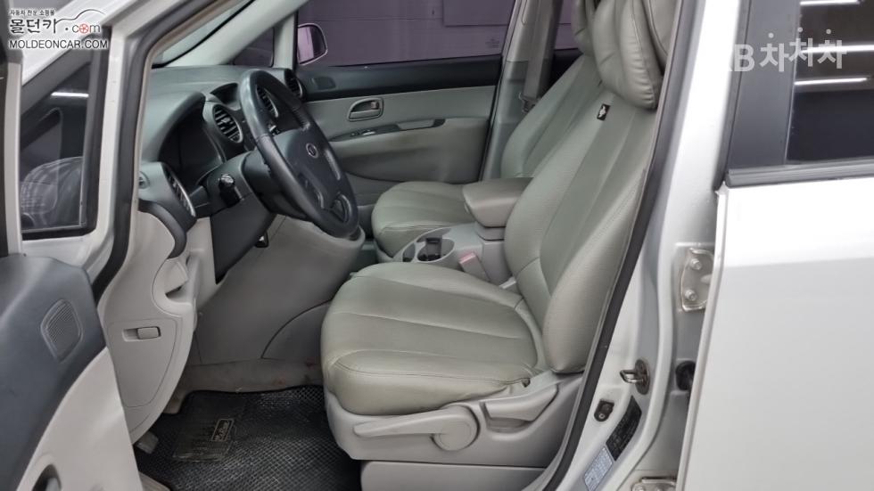 Kia Carens — miniaturë 9