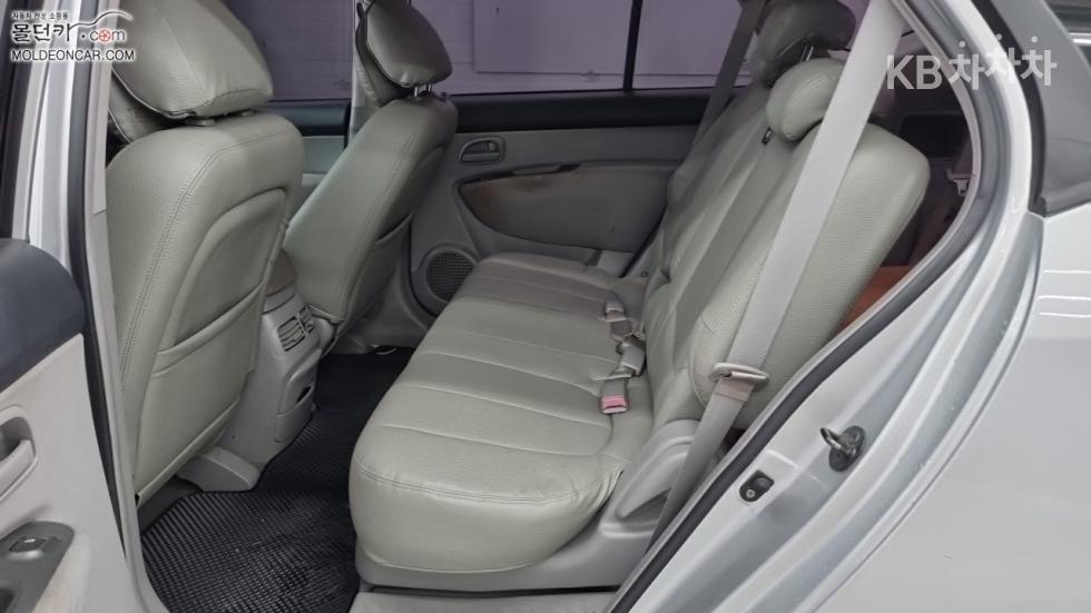 Kia Carens — miniaturë 10