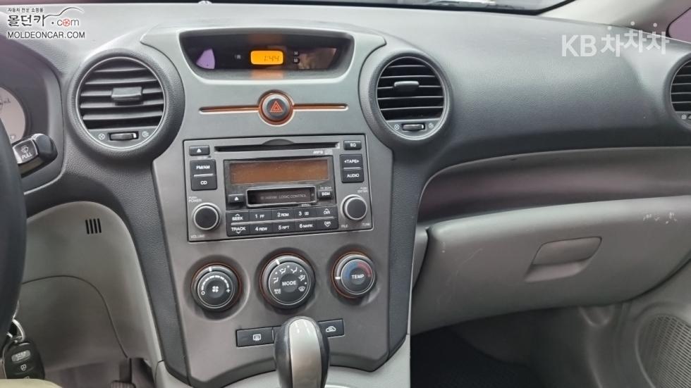 Kia Carens — miniaturë 11